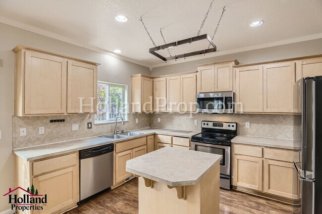 Building Photo - Beautiful Home in Prime North Plains Location – Walk to Parks & Downtown! Special $150 credit on ...