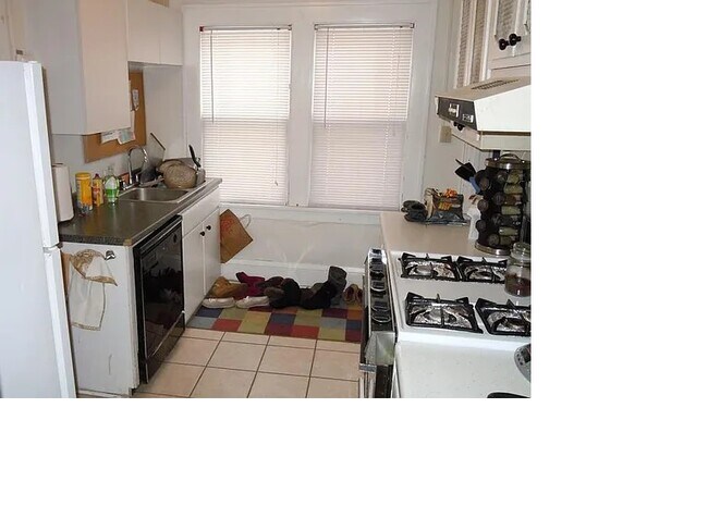 Building Photo - 2018 Como Ave SE