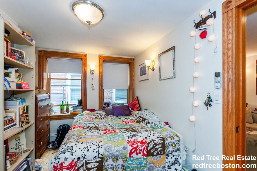 Building Photo - 39 Charles St