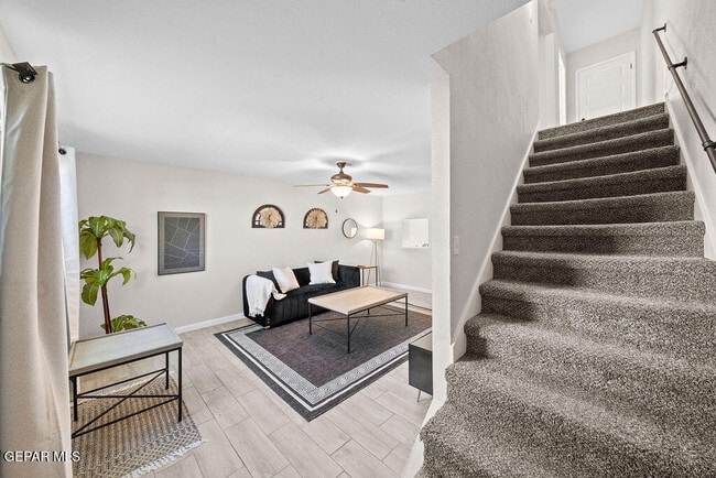 Building Photo - 7441 Alameda Ave