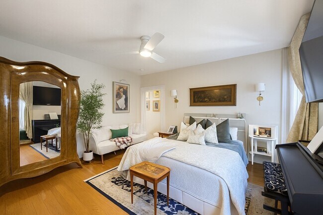 Building Photo - 456 Medford St