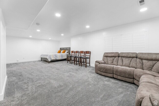 Building Photo - 4713 E Lk Cor Dr