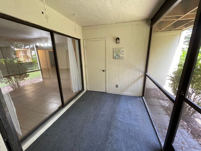 Building Photo - ANNUAL RENTAL - 2 BED / 2 BATH IN PINE HAVEN!