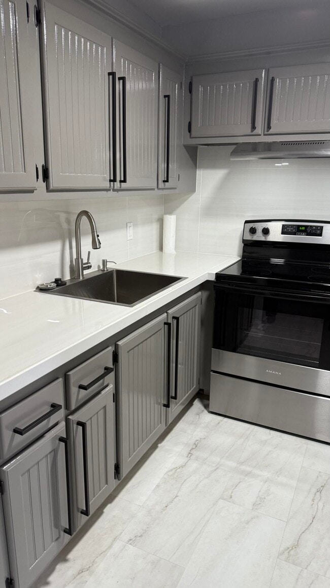 Building Photo - 52 Newport Ct