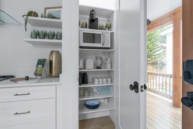 Building Photo - 30 W Castillo Dr