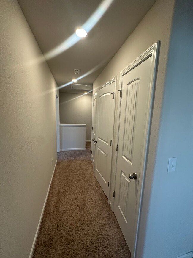 Building Photo - Wonderful Three Bedroom (Originally 4 Bedrooms That Has Been Converted to a HUGE Third Bedroom) T...