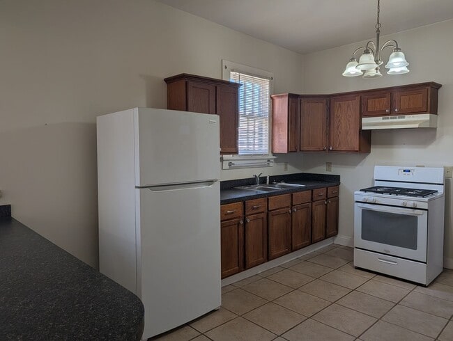 Building Photo - eks4821