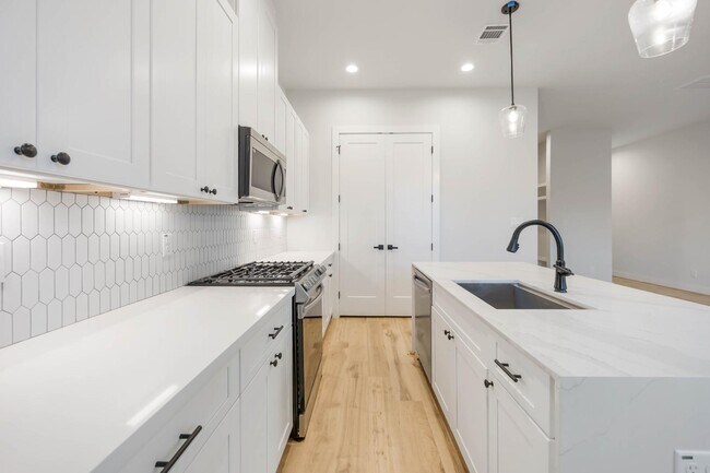 Building Photo - 6124 Campo Vista Dr