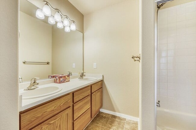 Building Photo - 779 Century Ln