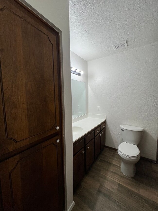 Building Photo - REMODELED 3 BEDROOM IN TOWN!