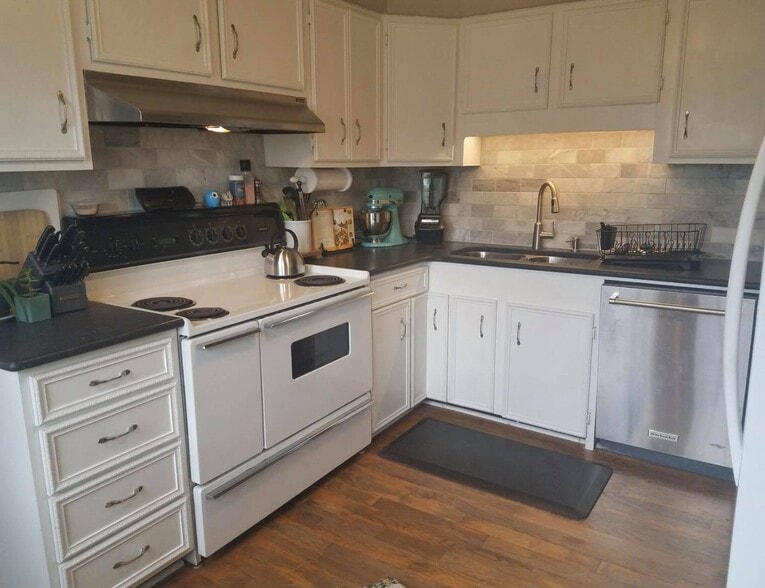 Building Photo - 510 Auburndale Ave