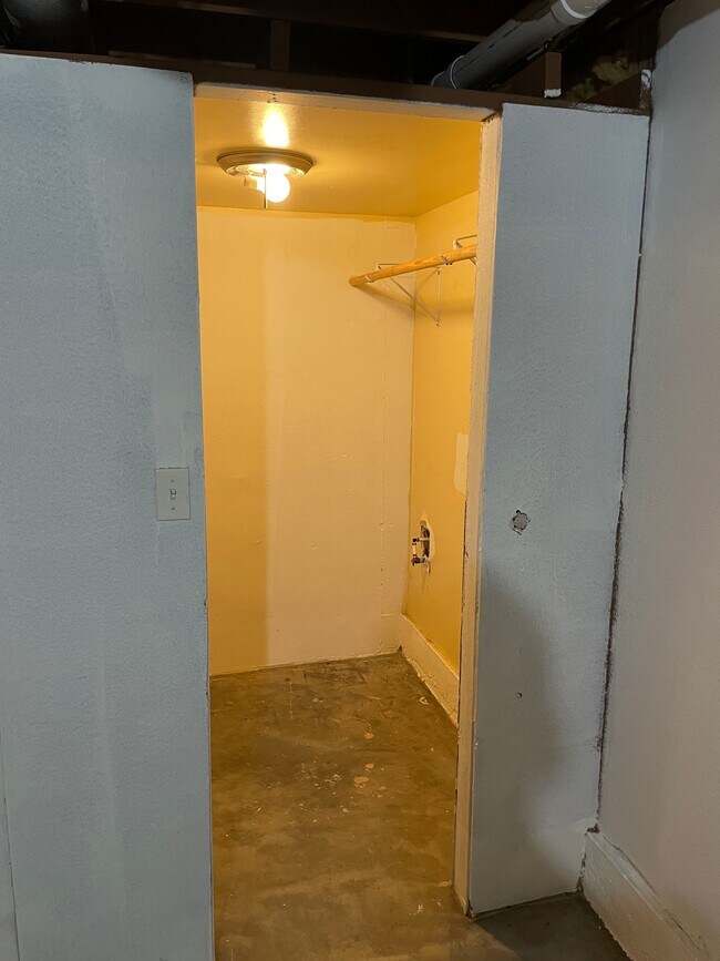 Building Photo - 5100 Hardy Ct