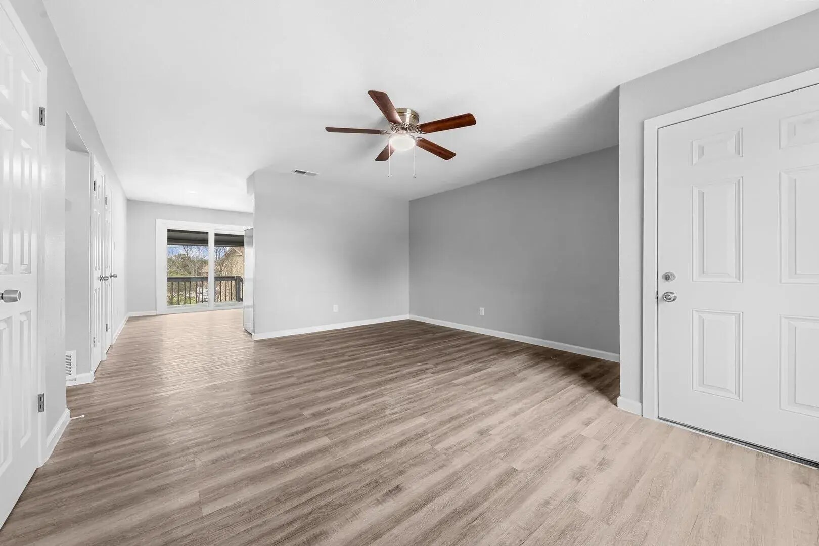 Living room - 124 Wind Ridge Dr