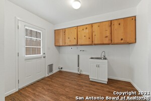 Building Photo - 615 Burwood Ln