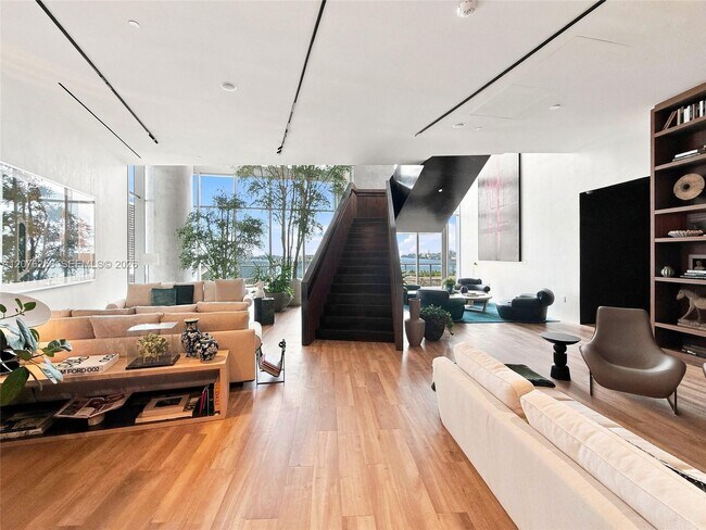 Building Photo - 1400 Biscayne Blvd