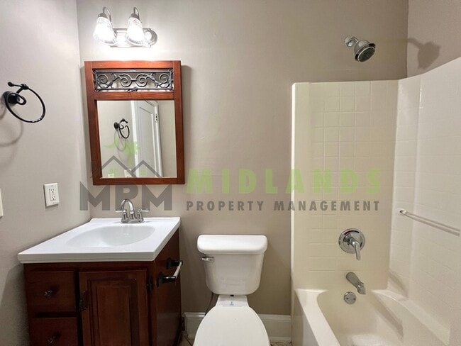 Building Photo - 2728 Holt Dr