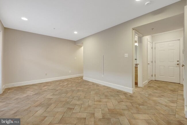 Building Photo - 229 Locust St SE