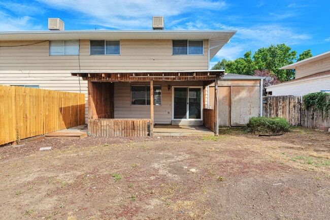 Building Photo - NEW CARPET | Charming 3 B 1.5 BA Duplex Unit in the Heart of Midvale