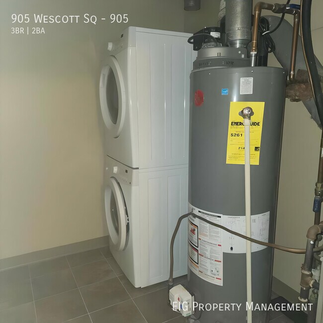 Building Photo - 905 Wescott Square