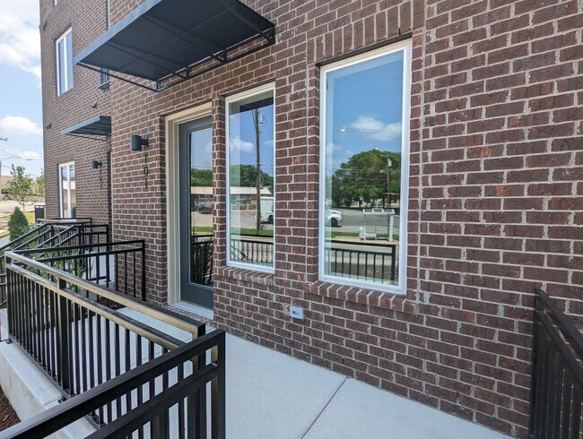 Building Photo - Modern Condo in the heart of East Nashville, just steps from South Inglewood Park!