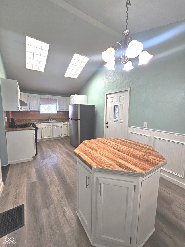 Building Photo - 2530 Lincoln St