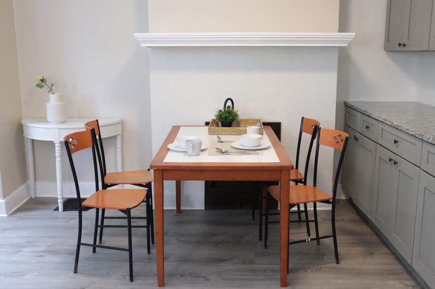 Building Photo - 1033 Flemington St