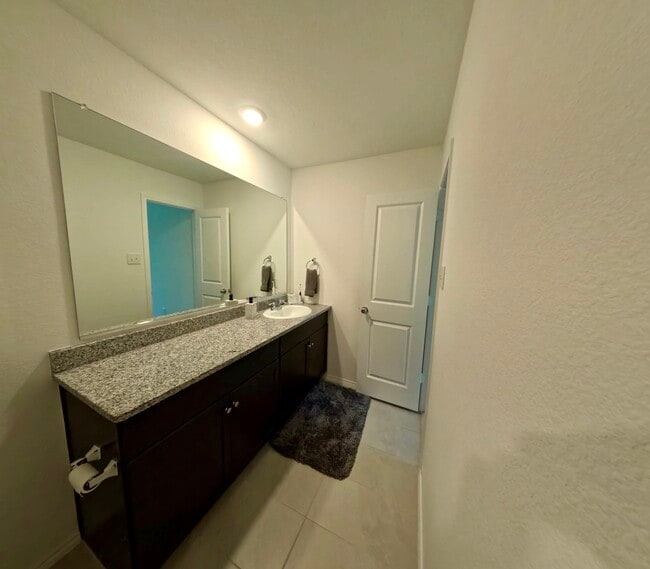 Building Photo - 2708 Starwater Dr