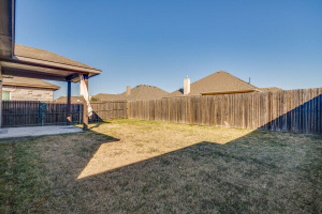 Building Photo - Beautiful 4/2.5 in Forney - like new!