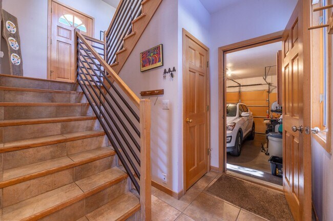 Building Photo - Attached garage! Beautiful views! Heart of...