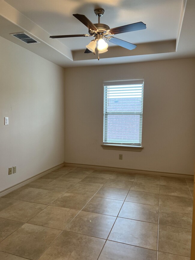 Building Photo - 10510 Sandia Dr