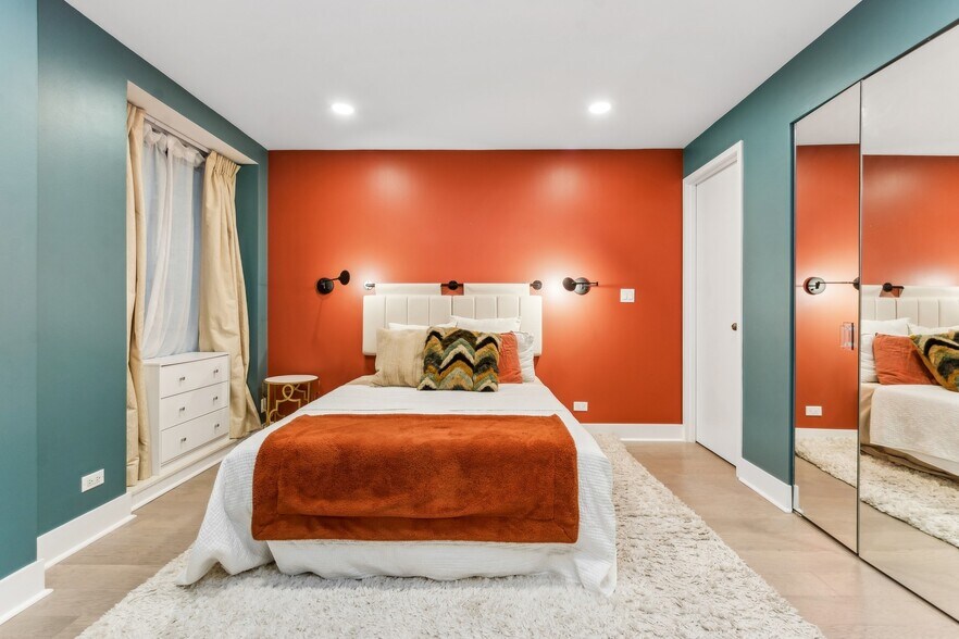 Building Photo - 40 E Delaware Pl