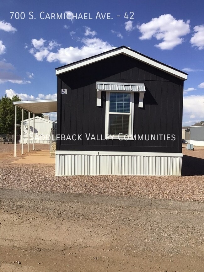 Building Photo - 700 S Carmichael Ave