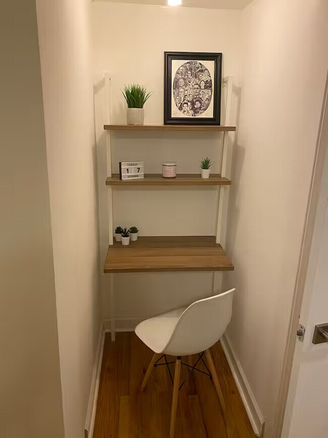 Building Photo - 3600 S Giles Ave