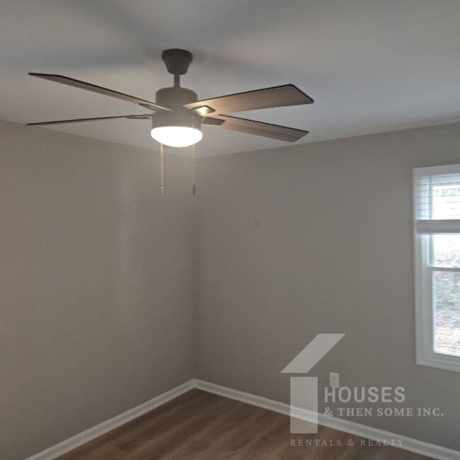 Building Photo - 511 Hampton Ave