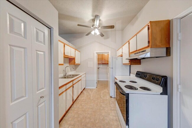 Building Photo - 542 Woods Crossing Dr