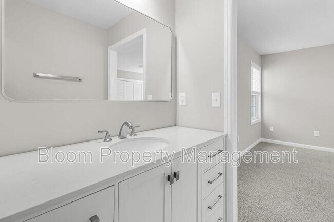 Building Photo - 974 Governors Rd