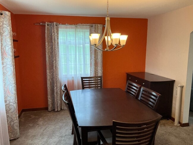 Building Photo - 3 Bedroom - Peaceful Living Just Minutes f...