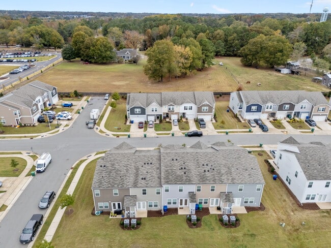 Building Photo - 929 Clearhaven Ln