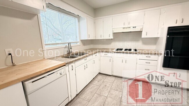 Building Photo - Charming 3-bedroom, 1.5-bathroom home in Kansas City