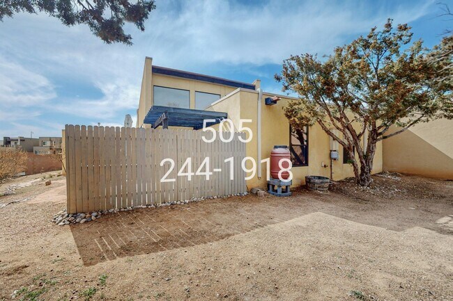 Building Photo - 876 Tramway Ln Ct NE