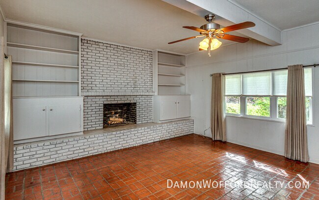 Building Photo - 1827 Parkridge Dr