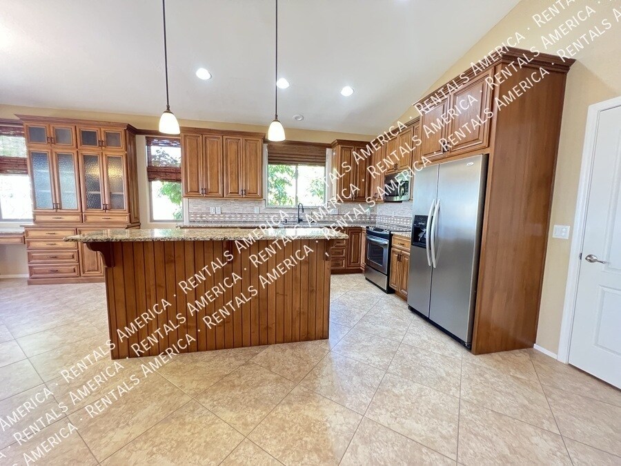 Building Photo - 1536 E Fontana Dr