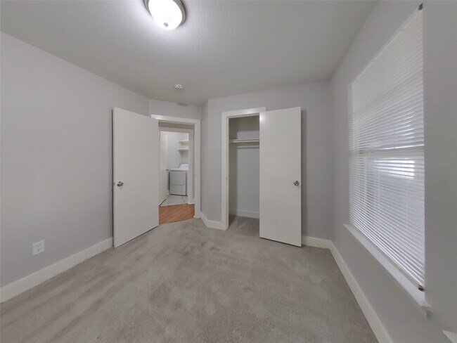 Building Photo - 6346 Hall Pond Ct