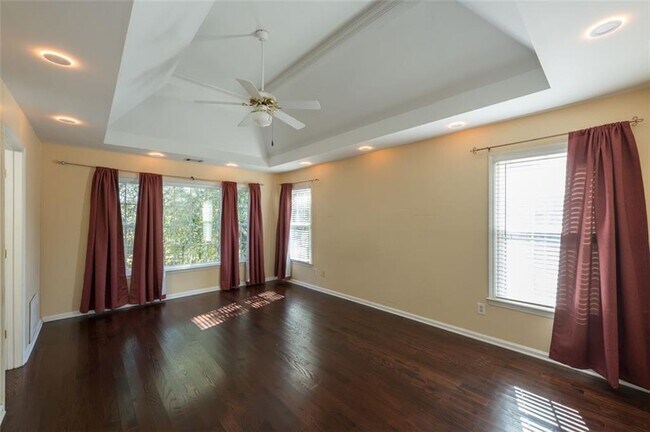 Building Photo - 2433 Gablewood Dr NE