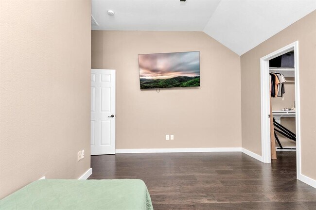 Building Photo - 3210 Shadowwalk Dr