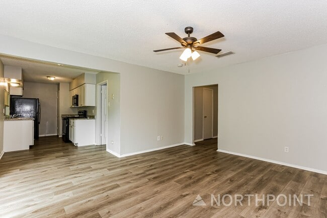 Building Photo - Mesmerizing Single Family Home | 3 BR/1.5 BA | 1-Car Covered Parking | Front and back yard!