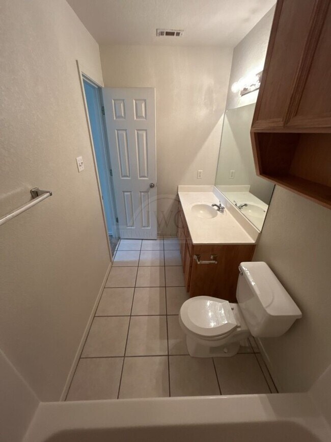 Building Photo - 912 McDaniel Cir