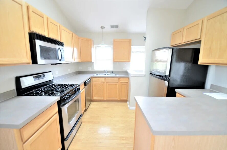 Building Photo - 2227 Waterleaf Ct