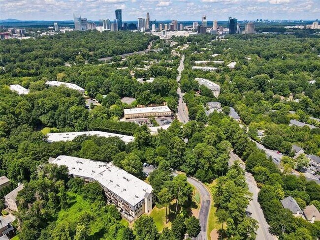 Building Photo - 2 bedroom condo in Atlanta in gated community