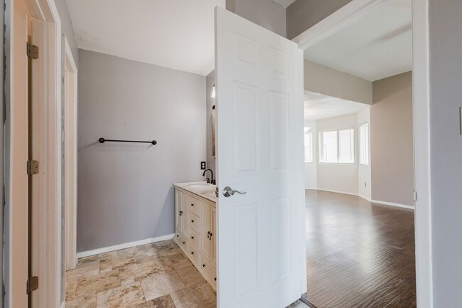 Building Photo - Newly Updated Two Bedroom Two Bath Townhouse